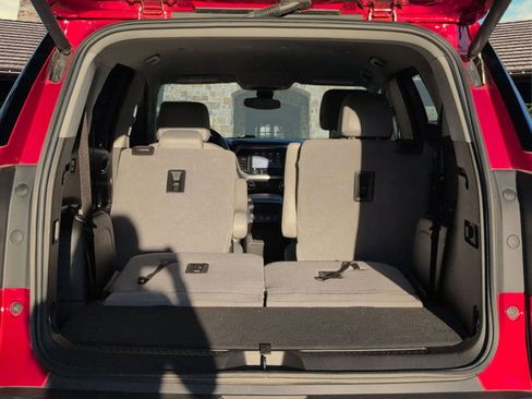 Used 2023 GMC Acadia SLE w/ Driver Convenience Package image 23