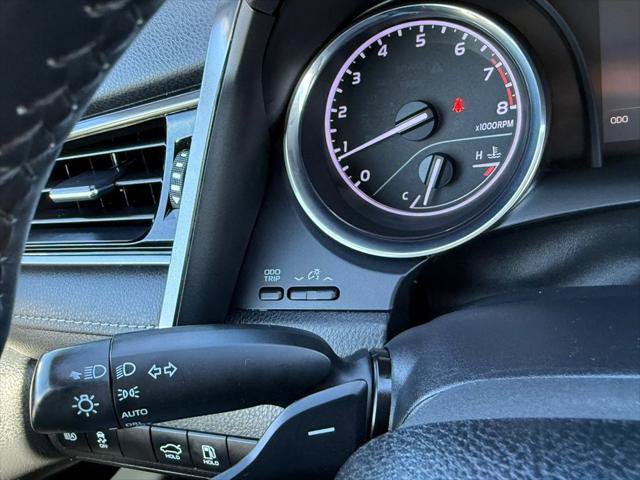 Used 2019 Toyota Camry SE FWD image 17