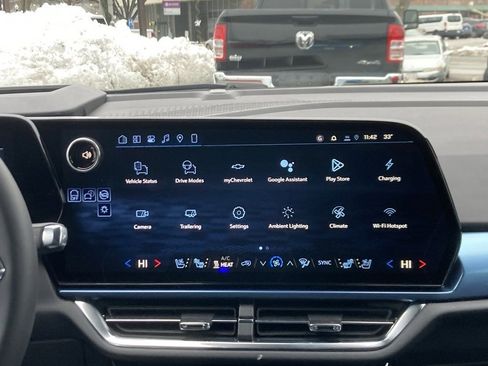 New 2026 Chevrolet Equinox EV LT image 17