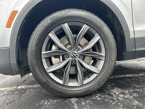 Used 2022 Volkswagen Tiguan SE image 12