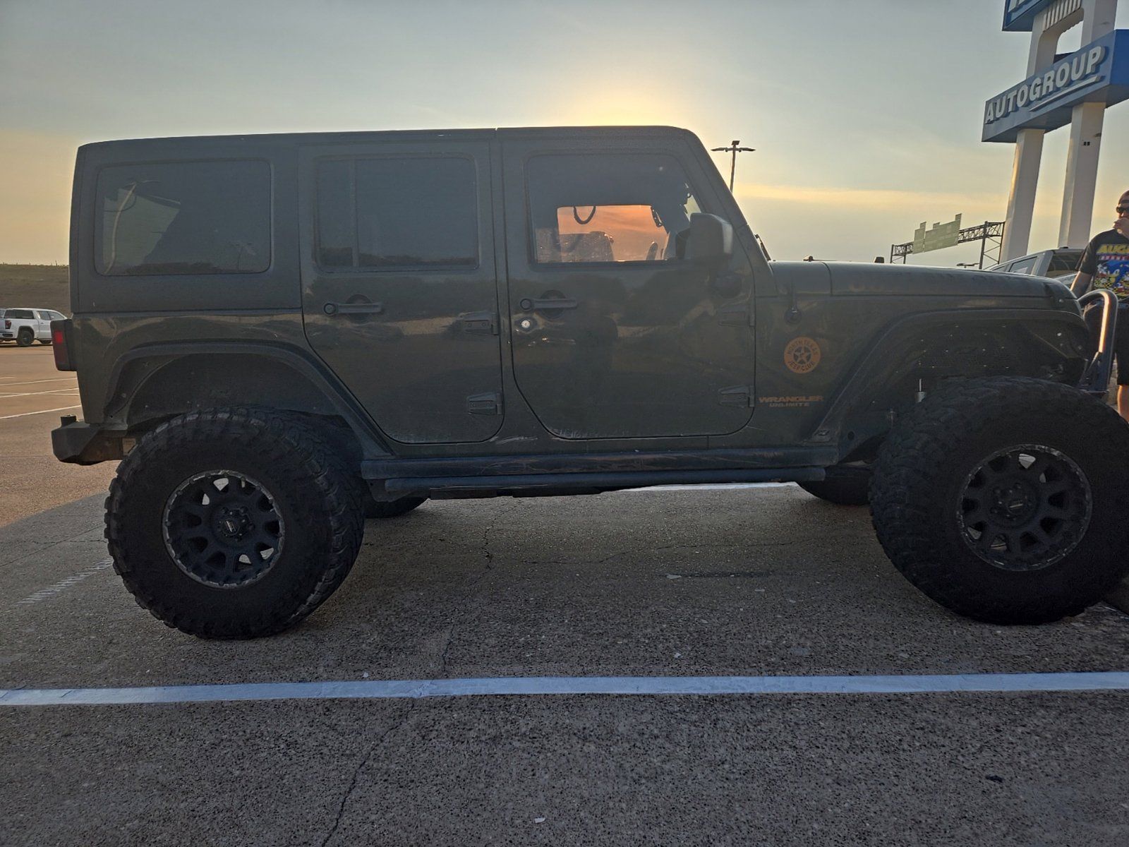 Used 2015 Jeep Wrangler Unlimited Rubicon w/ Connectivity Group AWD/4WD image 4
