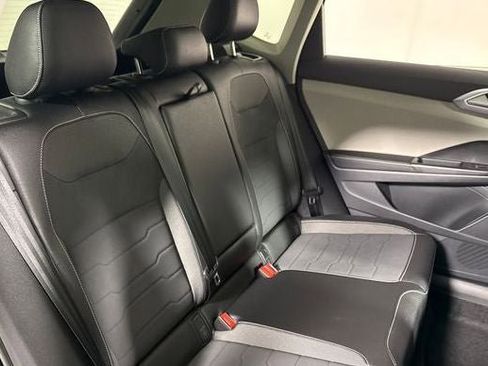 New 2026 Volkswagen Taos SE AWD/4WD image 17