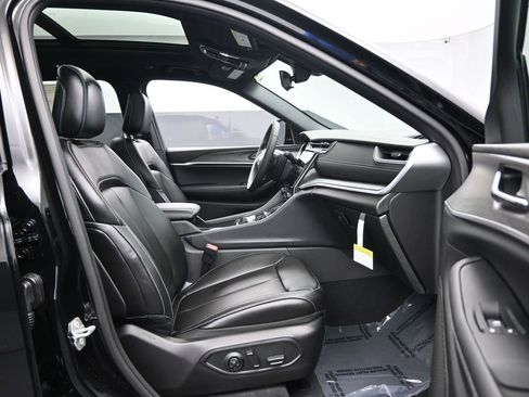 New 2025 Jeep Grand Cherokee L Limited w/ Black Appearance Package image 28