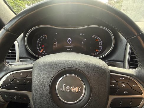 Used 2018 Jeep Grand Cherokee Altitude AWD/4WD image 12