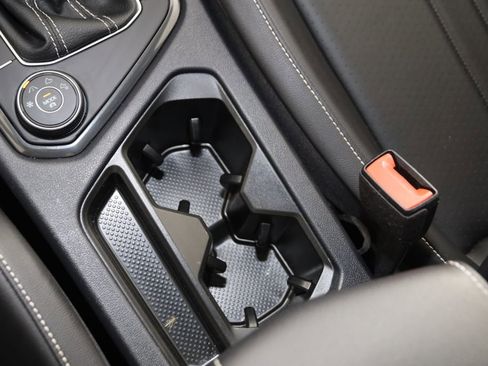 Used 2022 Volkswagen Tiguan SE w/ Panoramic Sunroof Package image 29