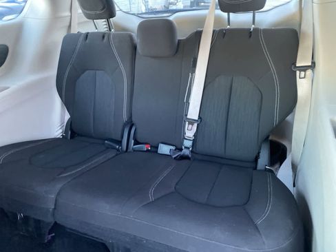Used 2023 Chrysler Voyager LX image 12