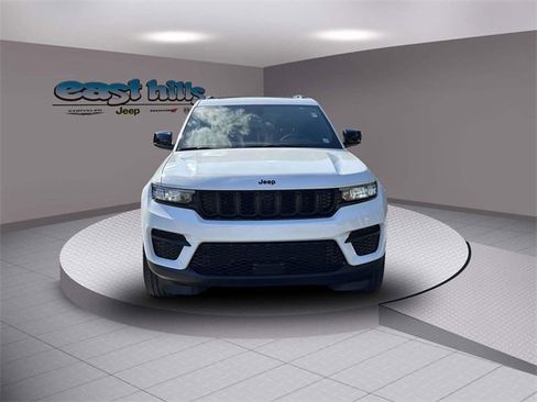 Certified 2023 Jeep Grand Cherokee Altitude image 8