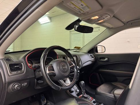 Used 2019 Jeep Compass Trailhawk AWD/4WD image 14