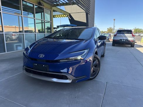 Used 2024 Toyota Prius Prime SE image 2