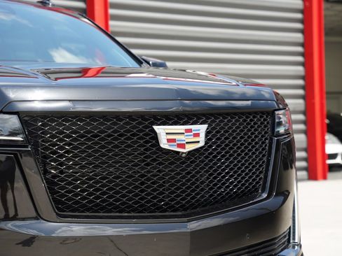 Used 2024 Cadillac Escalade ESV Sport Platinum AWD/4WD image 9