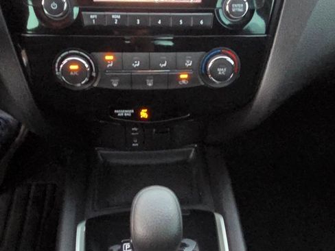 Used 2016 Nissan Rogue S FWD image 21
