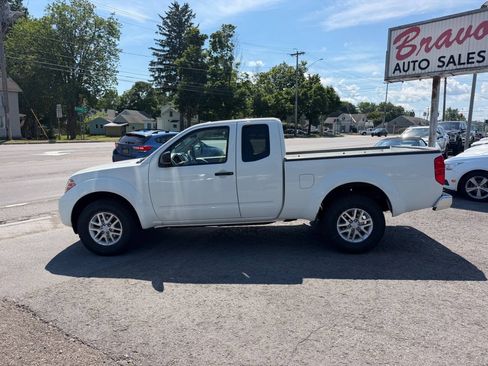 Used 2017 Nissan Frontier SV AWD/4WD image 2