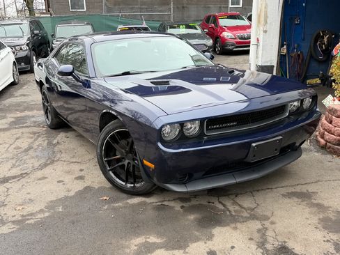 Used 2014 Dodge Challenger SXT RWD image 14