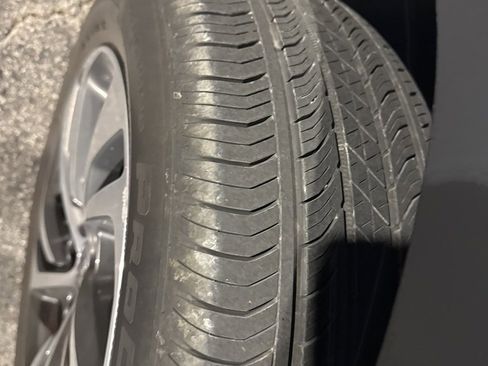 Used 2023 Buick Envision Essence image 9