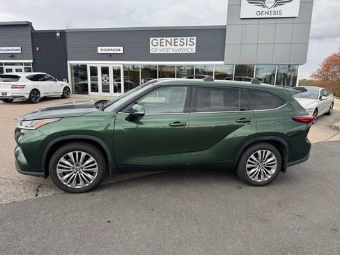 Used 2023 Toyota Highlander Platinum AWD/4WD image 5