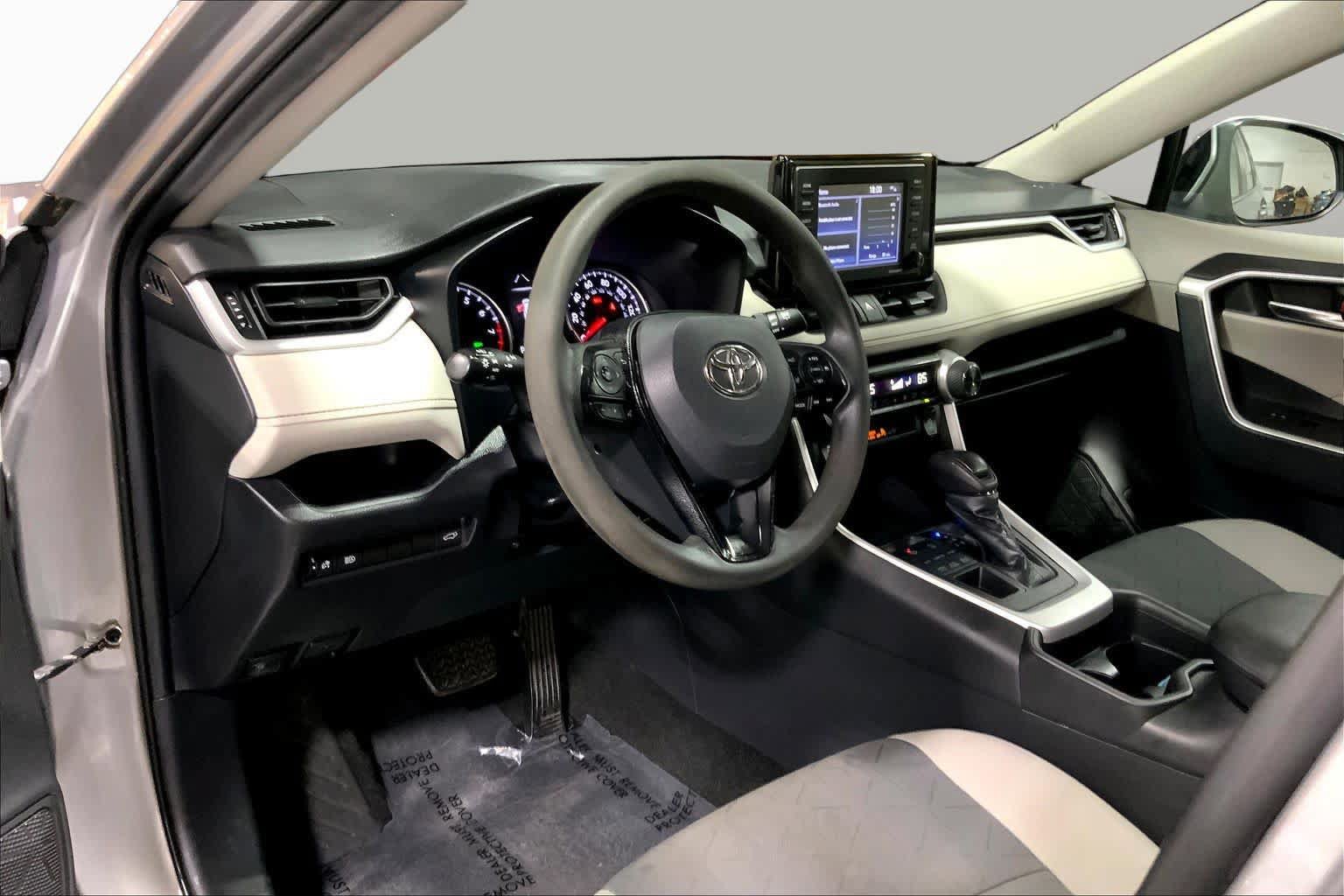 Used 2020 Toyota RAV4 XLE w/ Convenience Package AWD/4WD image 18