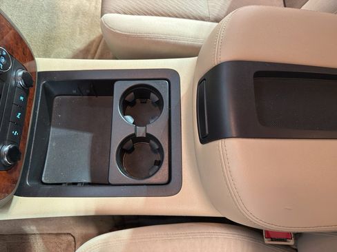 Used 2009 Chevrolet Tahoe LT w/ Convenience Package image 18