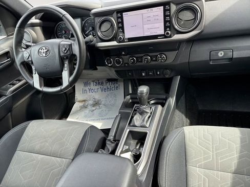 Used 2020 Toyota Tacoma TRD Sport image 11
