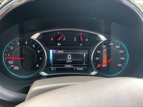 Used 2017 Chevrolet Malibu LT w/ Leather Package FWD image 2