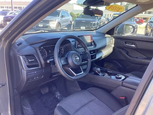 Used 2024 Nissan Rogue SV AWD/4WD image 12