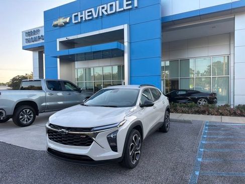 Used 2026 Chevrolet Trax RS w/ Driver Confidence Package FWD image 1