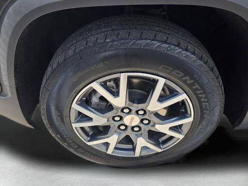 Used 2023 GMC Acadia SLT FWD image 9