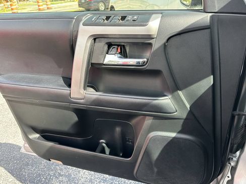 Used 2019 Toyota 4Runner SR5 AWD/4WD image 24