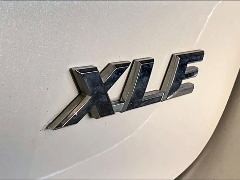 Used 2014 Toyota Highlander XLE image 9