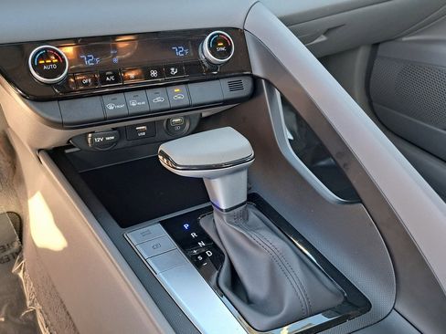 Used 2023 Hyundai Elantra SEL image 18