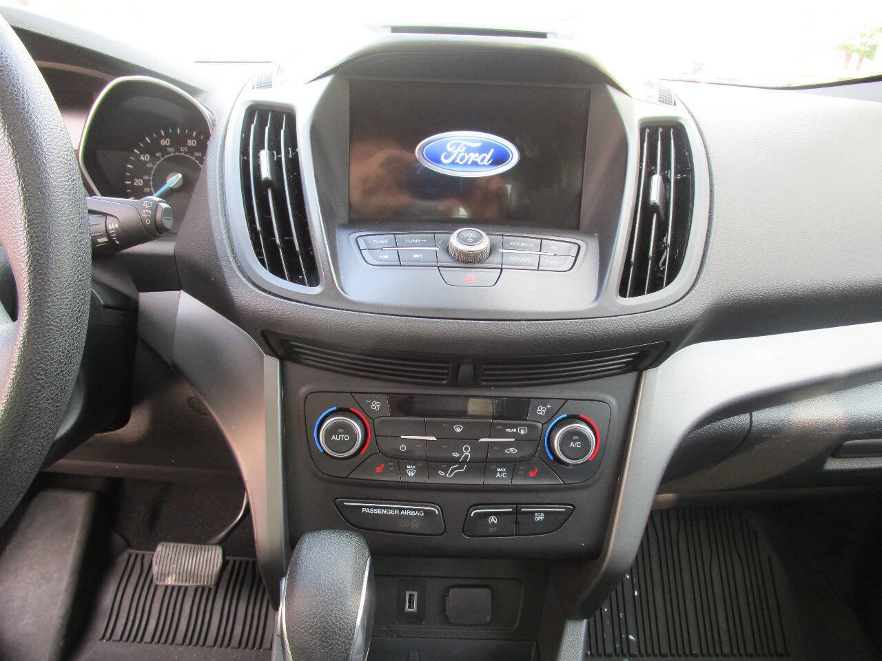 Used 2018 Ford Escape SE w/ SE Sync 3 Package FWD image 9