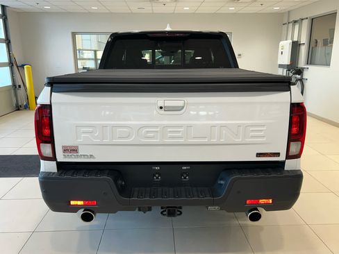 Used 2025 Honda Ridgeline TrailSport image 9