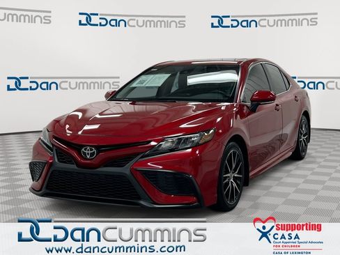 Used 2023 Toyota Camry SE w/ Audio Upgrade Package FWD image 1