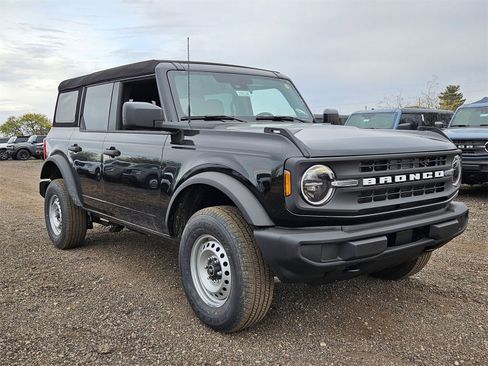 New 2025 Ford Bronco 4-Door image 3