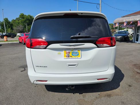 Used 2021 Chrysler Voyager Lxi FWD image 7