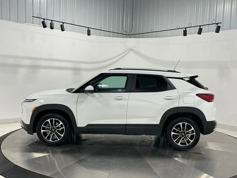 Used 2025 Chevrolet TrailBlazer LT w/ LT Cold Weather Package image 15