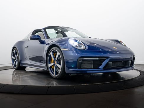Certified 2021 Porsche 911 Targa 4S AWD/4WD image 9