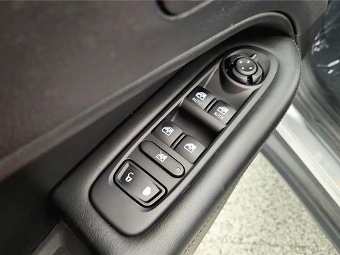 Used 2018 Jeep Compass Latitude AWD/4WD image 28