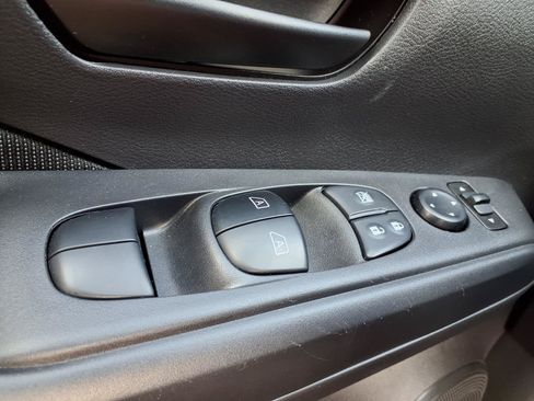 Used 2025 Nissan Kicks Play S FWD image 18