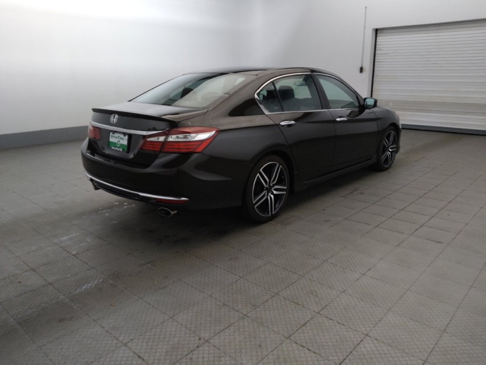 Used 2017 Honda Accord Sport image 10