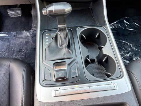 Used 2025 Kia Carnival FWD image 17