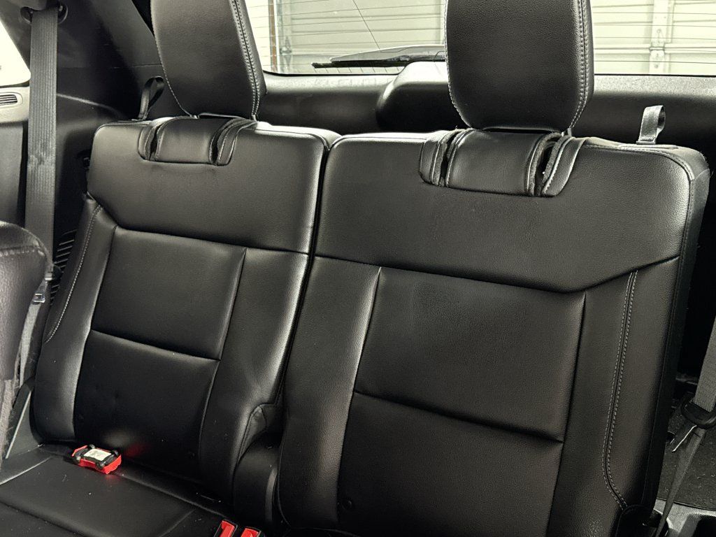 Used 2020 Ford Explorer XLT w/ Equipment Group 202A AWD/4WD image 11