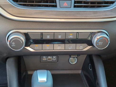 Used 2023 Nissan Altima 2.5 SV FWD image 18