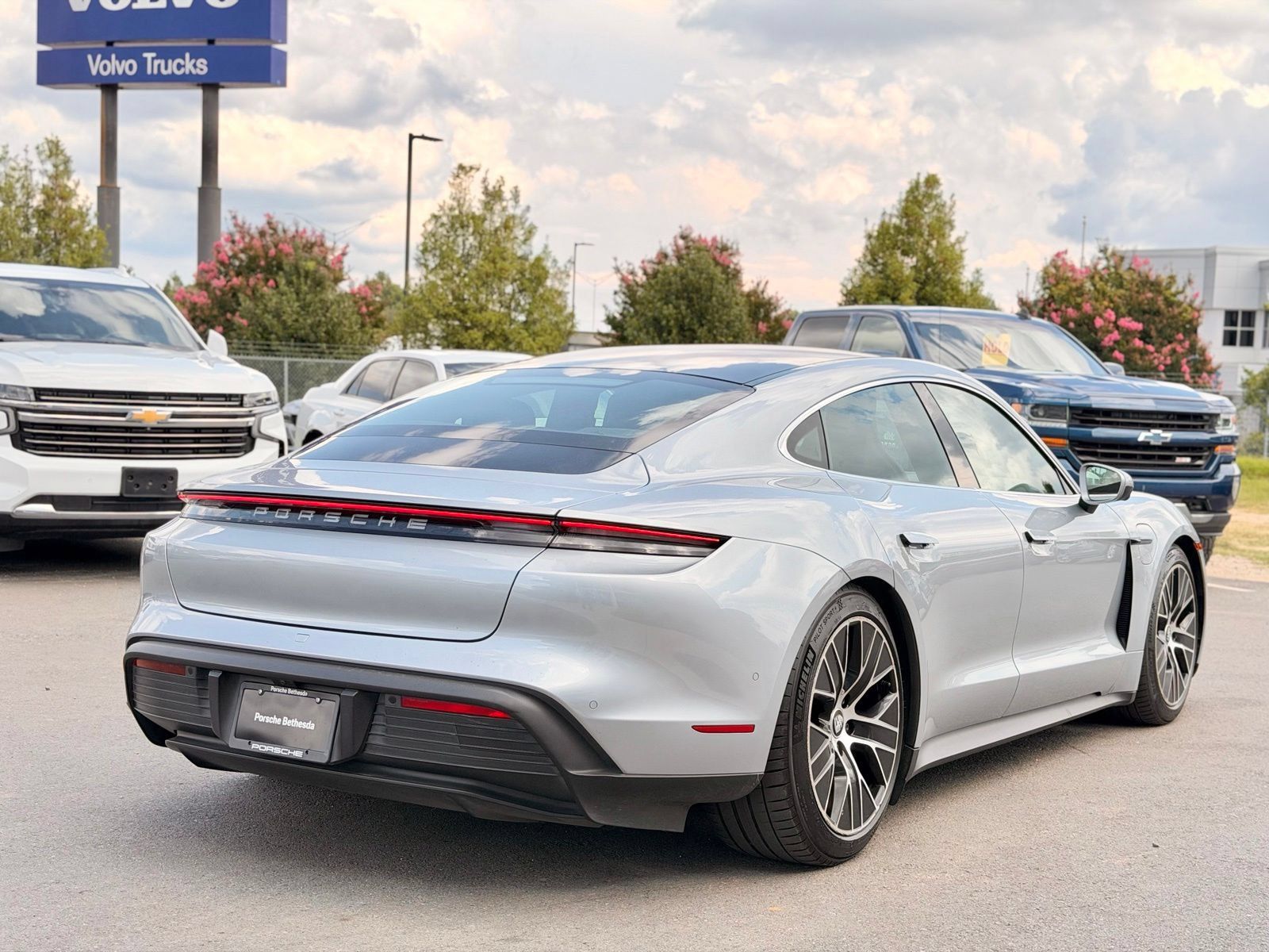Used 2020 Porsche Taycan 4S w/ Premium Package AWD/4WD image 13