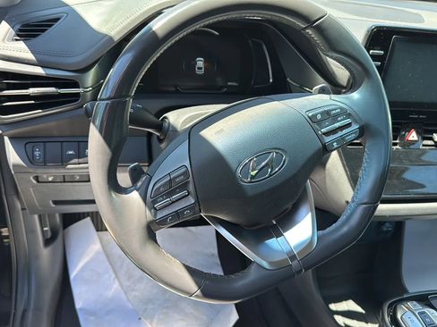 Used 2020 Hyundai Ioniq SE FWD image 11