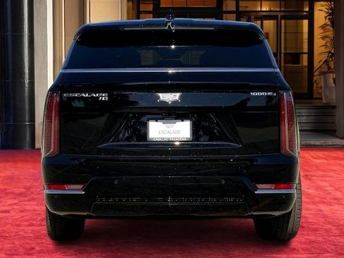Used 2025 Cadillac Escalade IQ Luxury 2 image 5