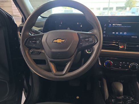 Used 2025 Chevrolet TrailBlazer LT FWD image 16