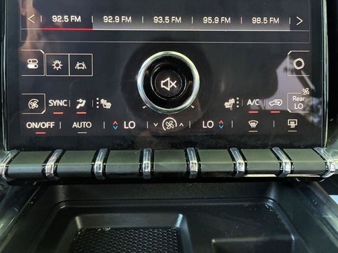 Used 2025 GMC Acadia Elevation w/ Elevation Premium Package AWD/4WD image 46