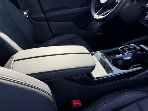 Used 2024 Buick Envision Preferred image 17