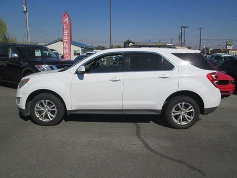 Used 2017 Chevrolet Equinox LT w/ Convenience Package image 2