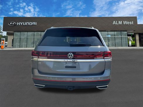 Used 2025 Volkswagen Atlas SE image 6